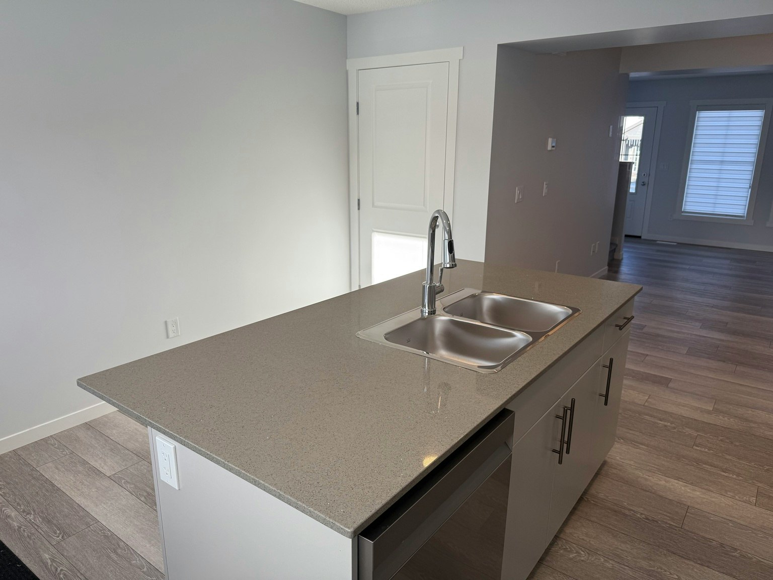 525 Secord Boulevard Nw, Edmonton, AB, T5T 7V3 - 3