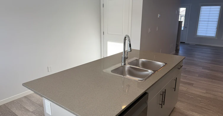 525 Secord Boulevard Nw, Edmonton, AB, T5T 7V3 - 3