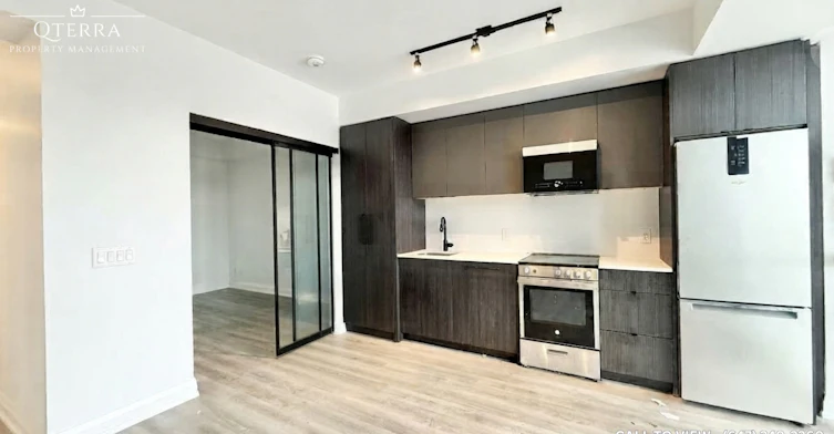 406-2369 Danforth Avenue, Toronto, ON, M4C 0B1 - 2