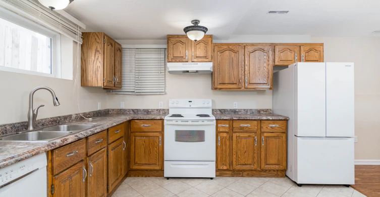 434 19 Street Ne, Medicine Hat, AB, T1C 1B3 - 3