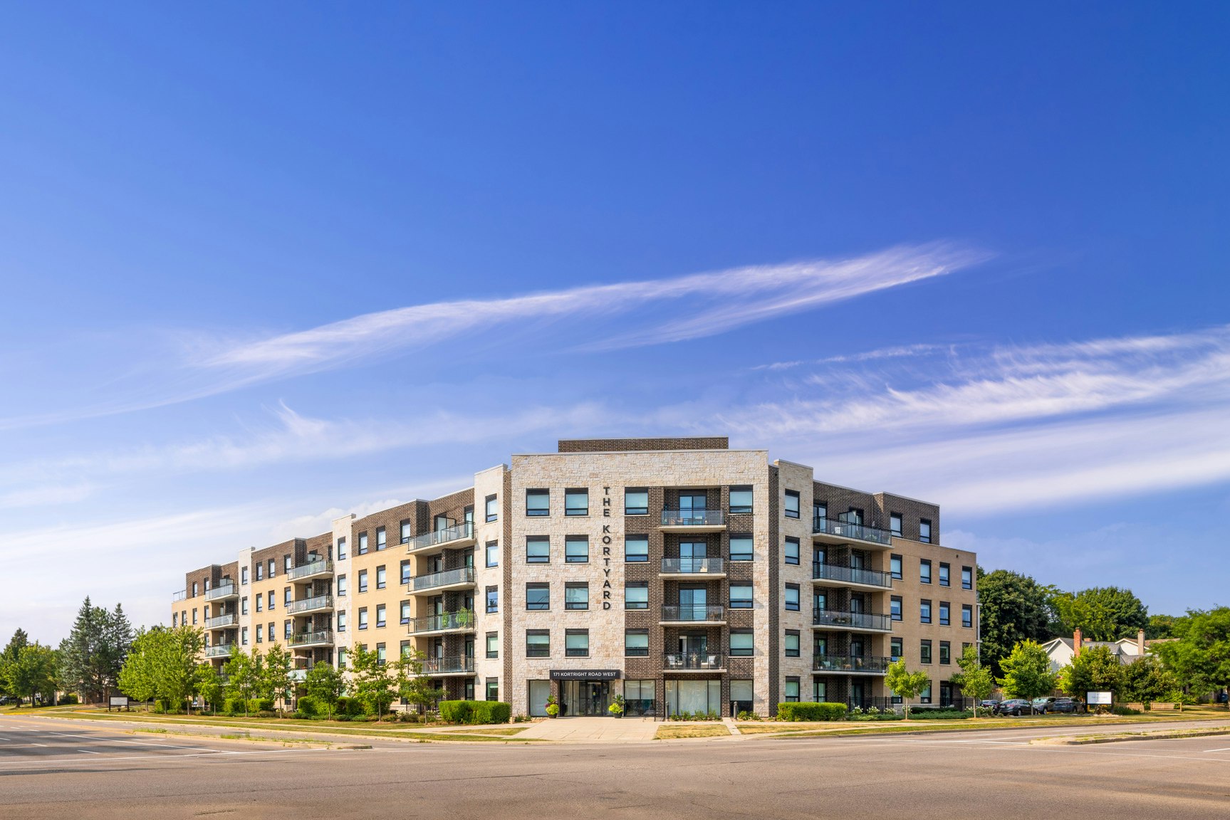 215-171 Kortright Road West, Guelph, ON, N1G 0G4
