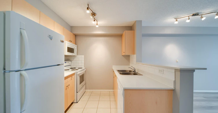 5303 25 Avenue, Edmonton, AB, T6L 7H1 - 4