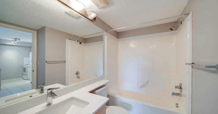 5303 25 Avenue, Edmonton, AB, T6L 7H1 - 9