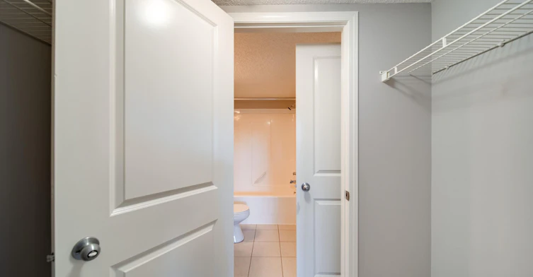 5303 25 Avenue, Edmonton, AB, T6L 7H1 - 8
