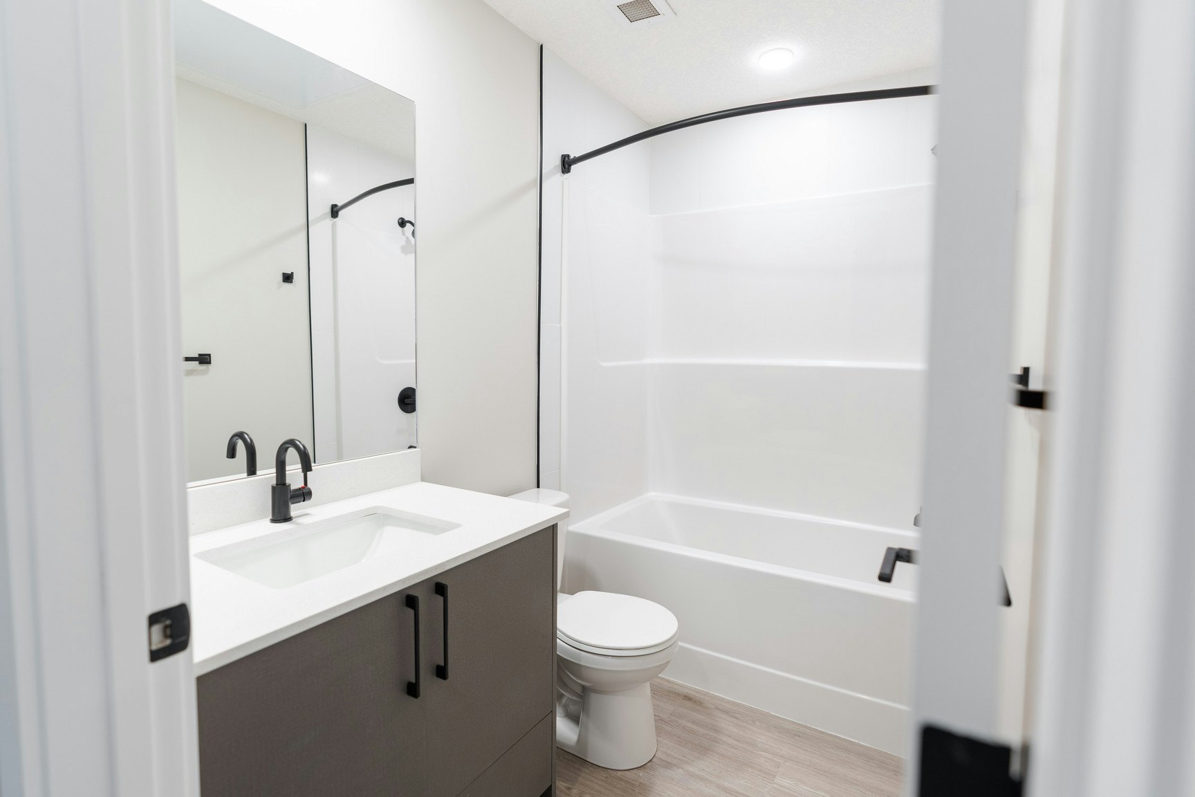 611-825 17 Avenue, Calgary, AB, T2R 1K3 - 9
