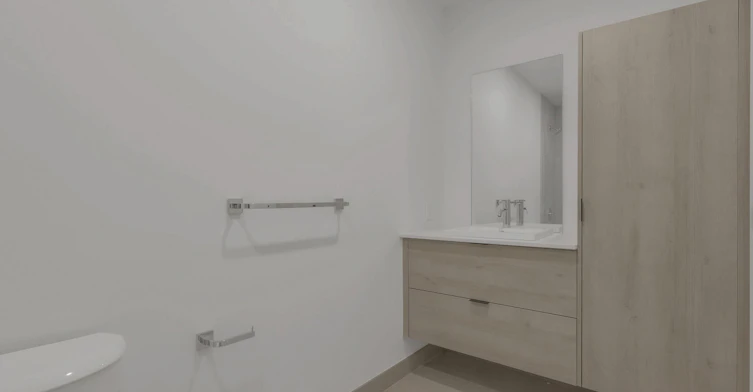 6045 De Maisonneuve Boulevard Ouest, Montréal, QC, H4A 0B5 - 6