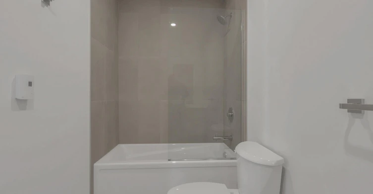 6045 De Maisonneuve Boulevard Ouest, Montréal, QC, H4A 0B5 - 7