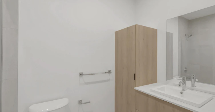 6045 De Maisonneuve Boulevard Ouest, Montréal, QC, H4A 0B5 - 5