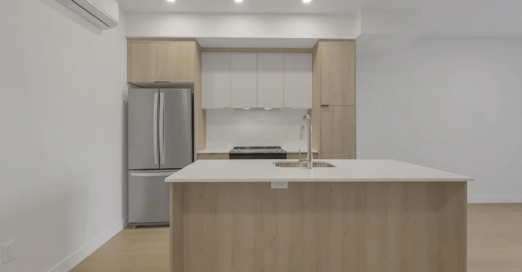 6045 De Maisonneuve Boulevard Ouest, Montréal, QC, H4A 0B5 - 2