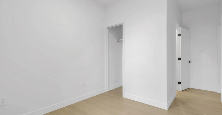 6045 De Maisonneuve Boulevard Ouest, Montréal, QC, H4A 0B5 - 9