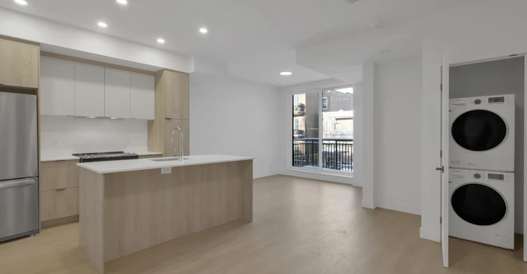 6045 De Maisonneuve Boulevard Ouest, Montréal, QC, H4A 0B5