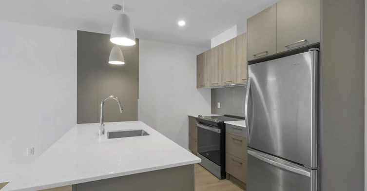 17 De La Triade Place, Pointe-Claire, QC, H9R 0G5