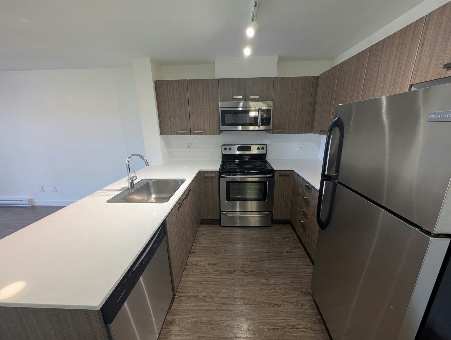 218-5738 175 Street, Surrey, BC, V3S 4T7 - 2