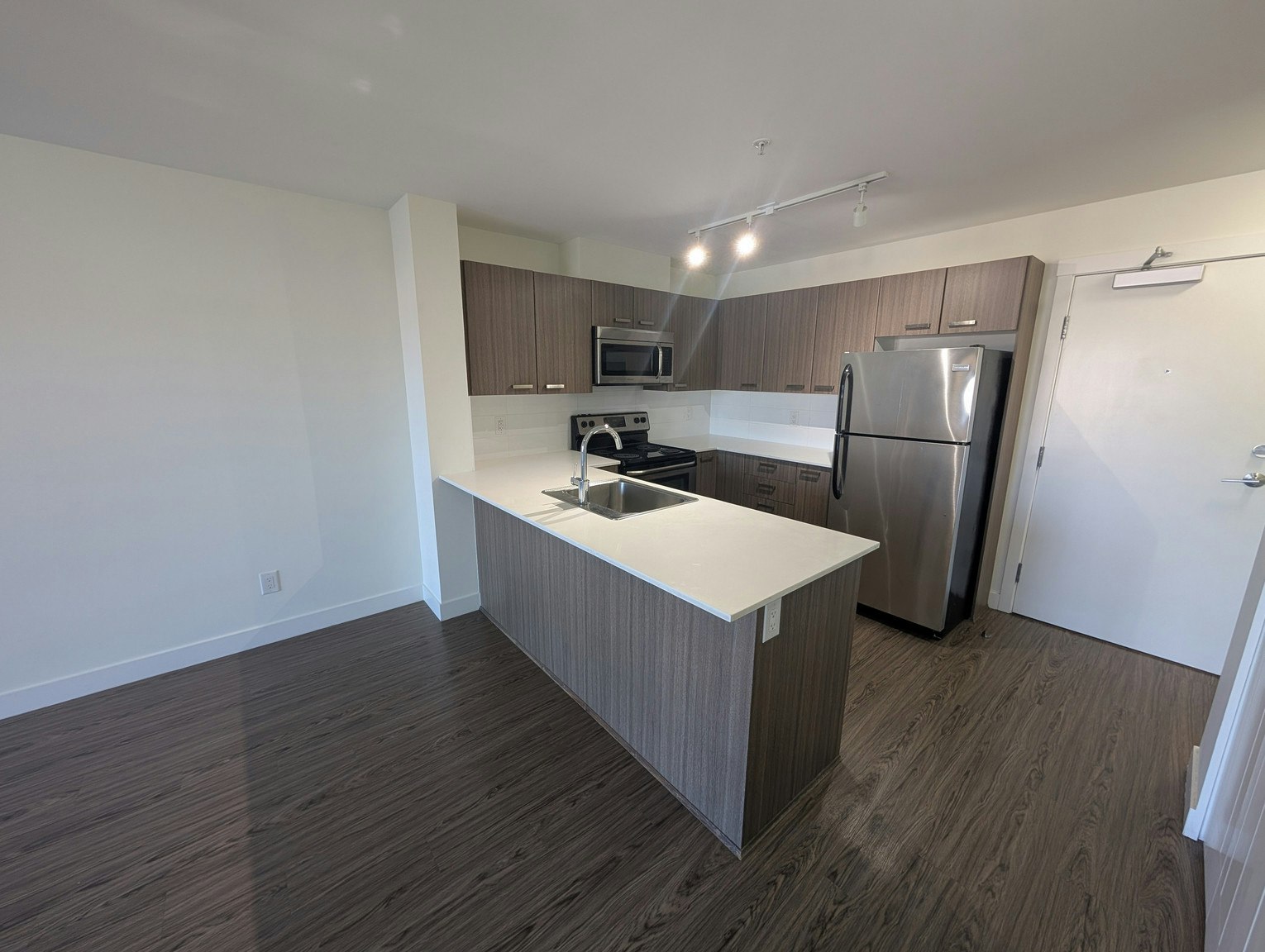 218-5738 175 Street, Surrey, BC, V3S 4T7 - 3