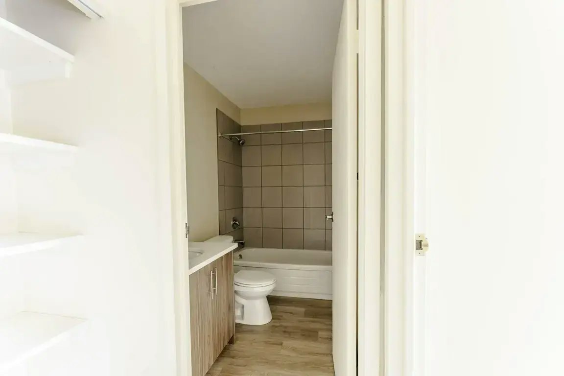0106-2719 17 Avenue SW, Calgary, AB, T3E 6K5 - 53