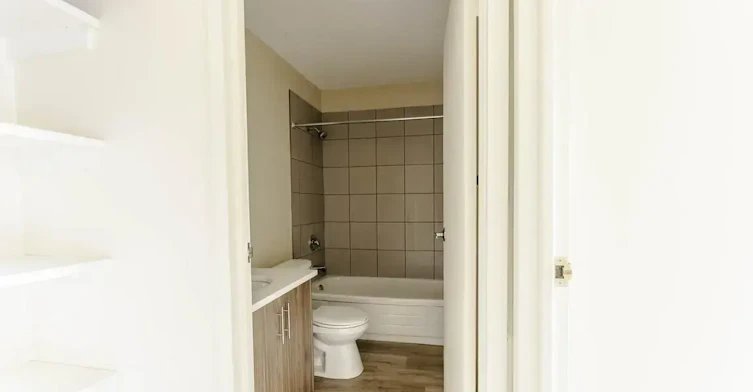 0106-2719 17 Avenue SW, Calgary, AB, T3E 6K5 - 53