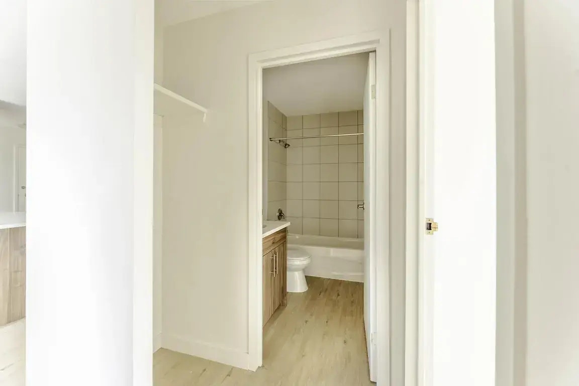 0429-2719 17 Avenue SW, Calgary, AB, T3E 6K5 - 40