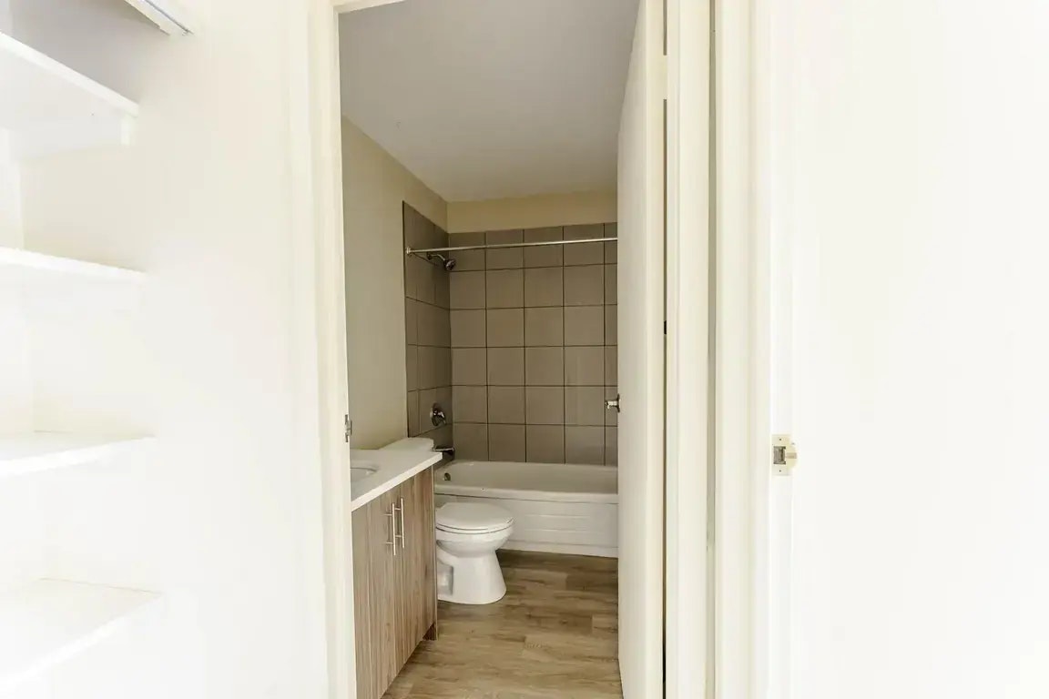 0429-2719 17 Avenue SW, Calgary, AB, T3E 6K5 - 54