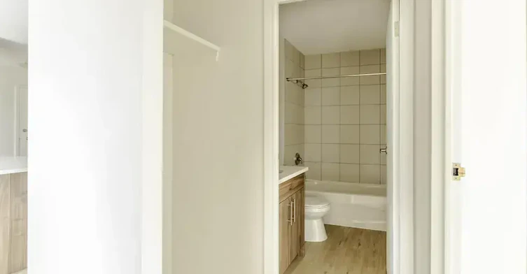 0432-2719 17 Avenue SW, Calgary, AB, T3E 6K5 - 40