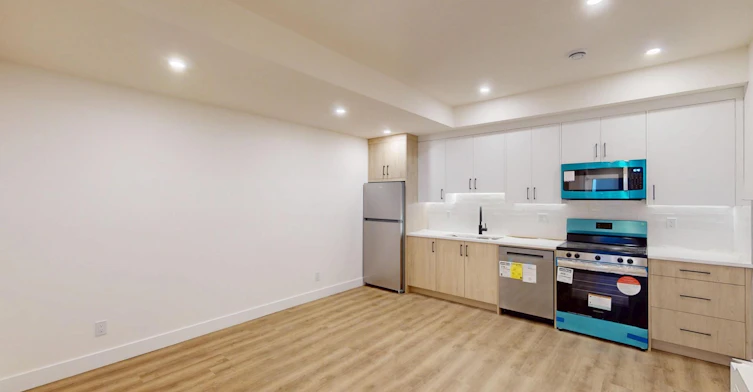 35 Street Southwest, Calgary, AB, T3E 2X8 - 2