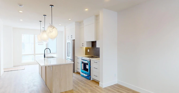 2202 35 Street Southwest, Calgary, AB, T3E 2X8 - 4