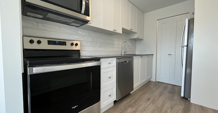 215-110-139 Christopher Drive, Cambridge, ON, N1R 6V9 - 2
