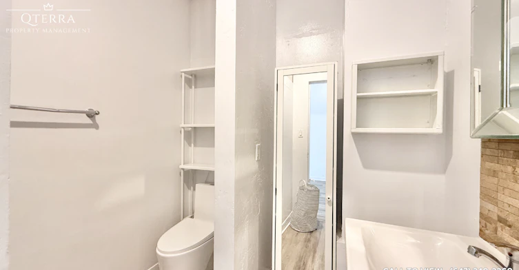 305-75 Kensington Avenue, Toronto, ON, M5T 2K2 - 4