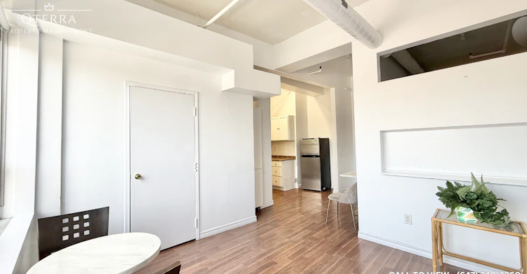 302-75 Kensington Avenue, Toronto, ON, M5T 2K2 - 4