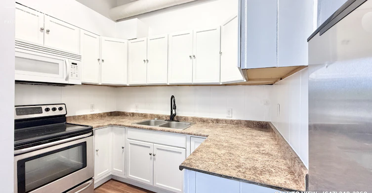 302-75 Kensington Avenue, Toronto, ON, M5T 2K2 - 2