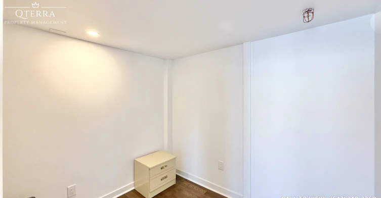204-75 Kensington Avenue, Toronto, ON, M5T 1L9 - 4