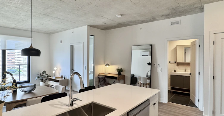 9450 Meilleur Rue, Montréal, QC, H2N 0E5 - 46
