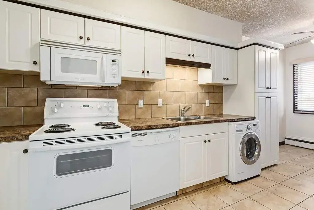 101-3920 50 Avenue, Red Deer, AB, T4N 3Z1 - 4
