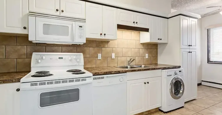 101-3920 50 Avenue, Red Deer, AB, T4N 3Z1 - 4