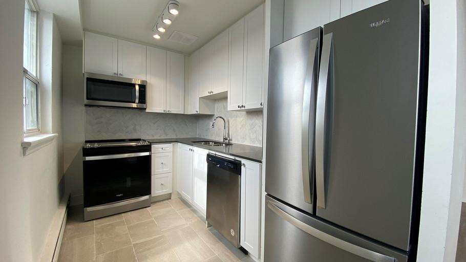 0906-66 Spadina Road, Toronto, ON, M5R 2T4 - 2