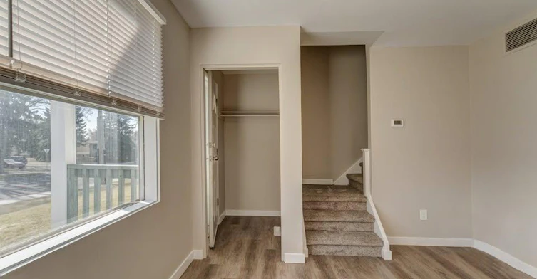 20-3-6621 96 Street Northwest, Edmonton, AB, T6E 3H1 - 2