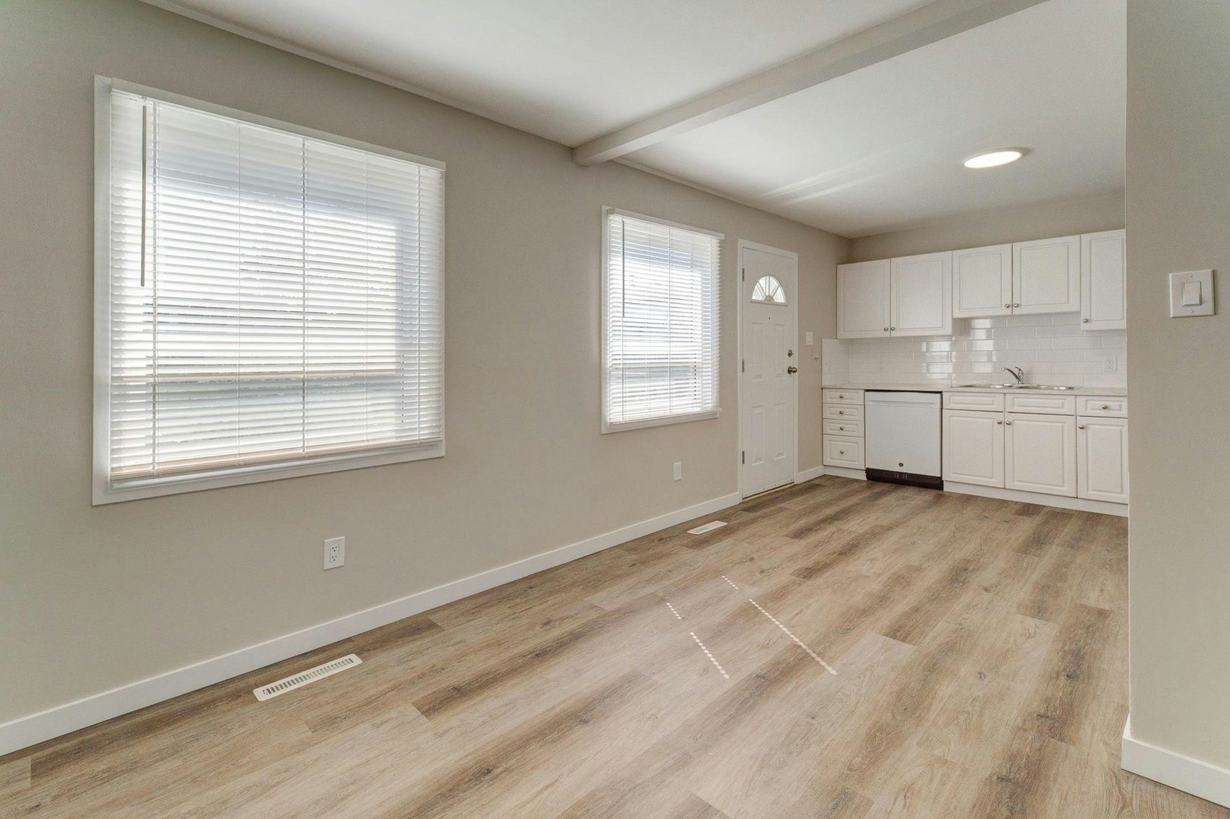 26-1-6621 96 Street Northwest, Edmonton, AB, T6E 3H1 - 6