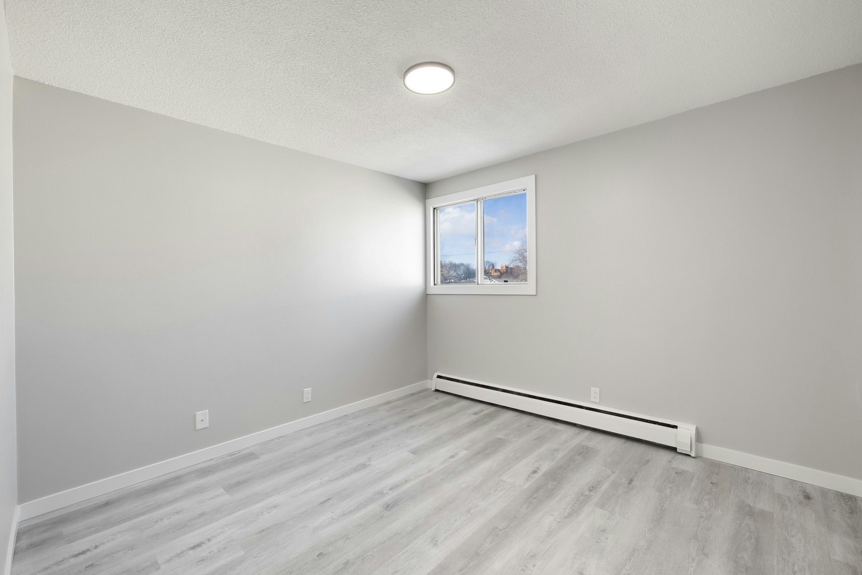 11935 102 Street Northwest, Edmonton, AB, T5G 2G5 - 10