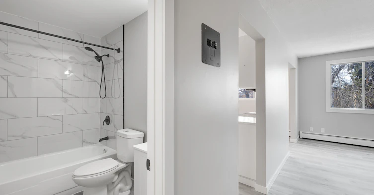 11935 102 Street Northwest, Edmonton, AB, T5G 2G5 - 14