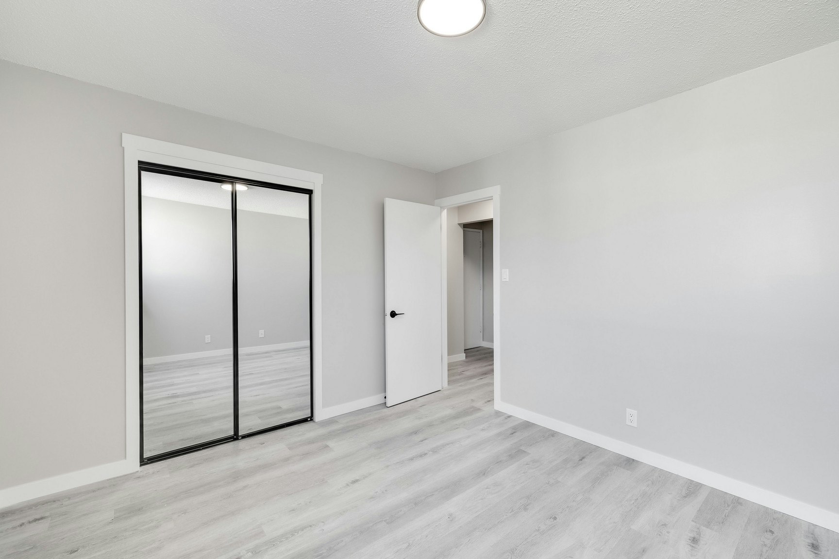 11935 102 Street Northwest, Edmonton, AB, T5G 2G5 - 12
