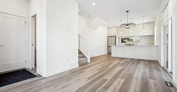 7132 93 Street Northwest, Edmonton, AB, T6E 3B9 - 4