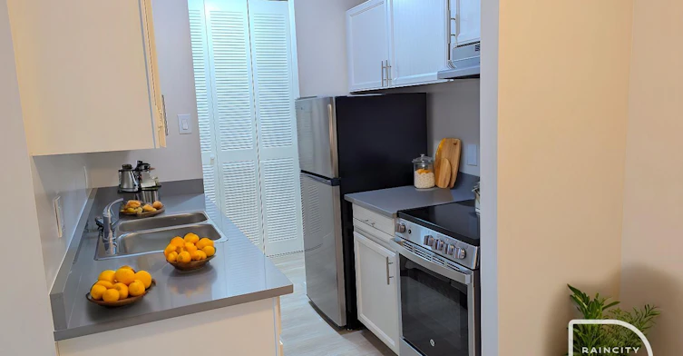 2207-1150 Jervis Street, Vancouver, BC, V6E 2C8 - 3