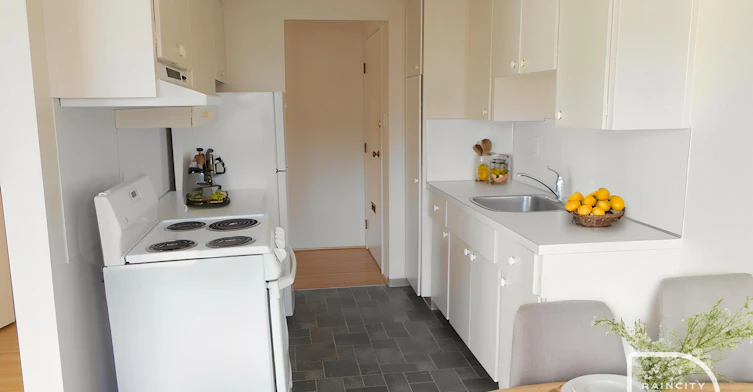 109-1550 Duchess Avenue, West Vancouver, BC, V7V 1P5 - 2