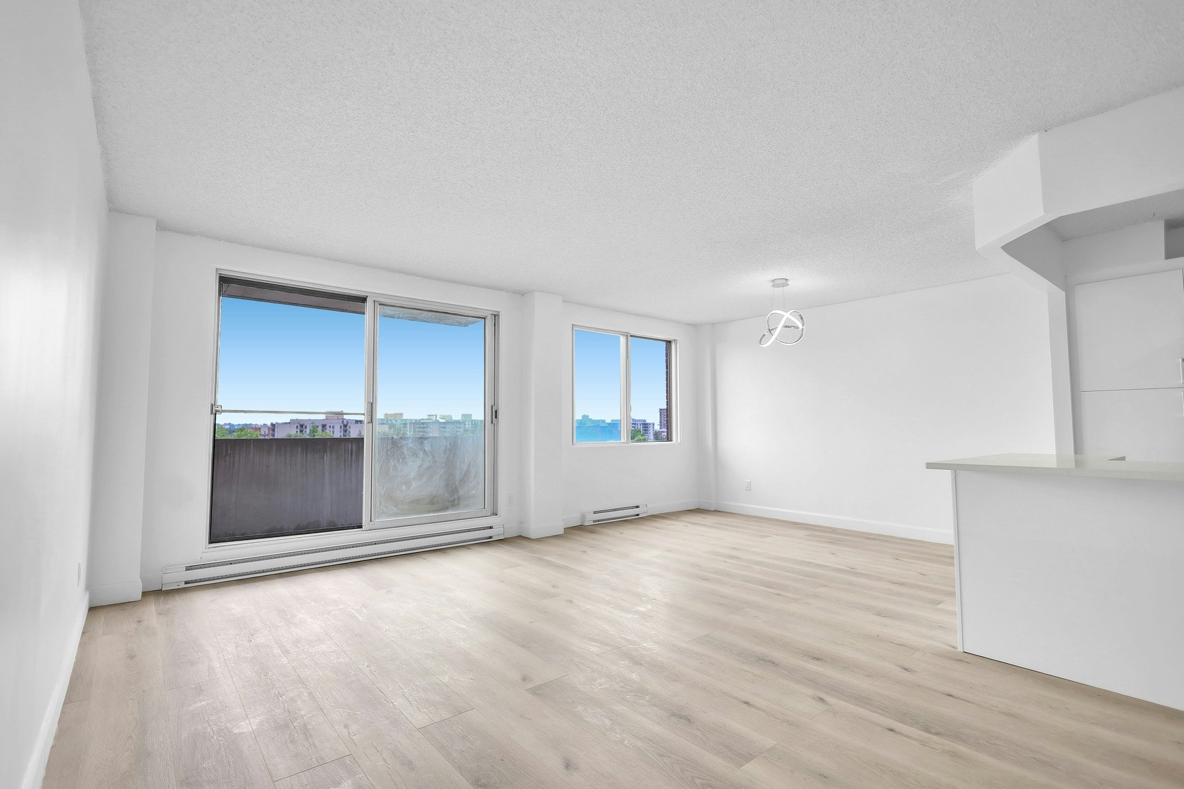 704-2555 Modugno Rue, Montréal, QC, H4R 2L5