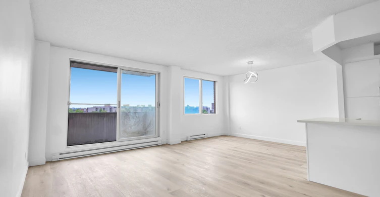 704-2555 Modugno Rue, Montréal, QC, H4R 2L5