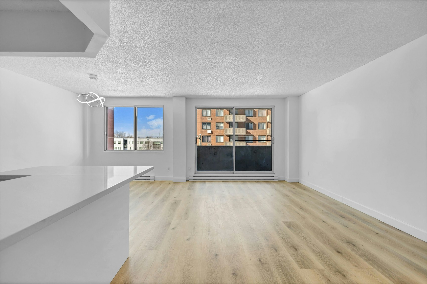 403-2555 Modugno Rue, Montréal, QC, H4R 2L5