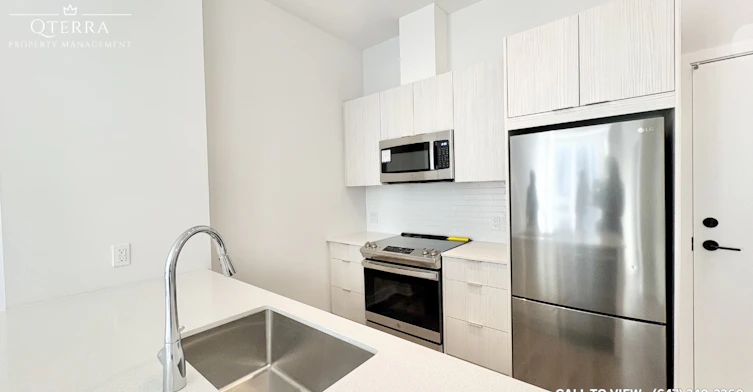 421-430 Square One Drive, Mississauga, ON, L5B 3Y1 - 4