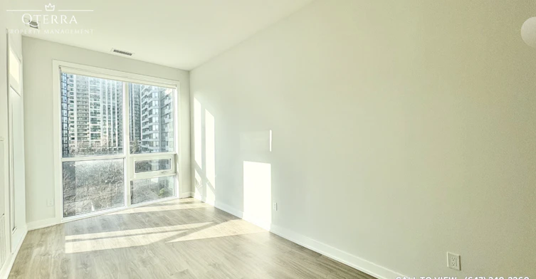 421-430 Square One Drive, Mississauga, ON, L5B 3Y1
