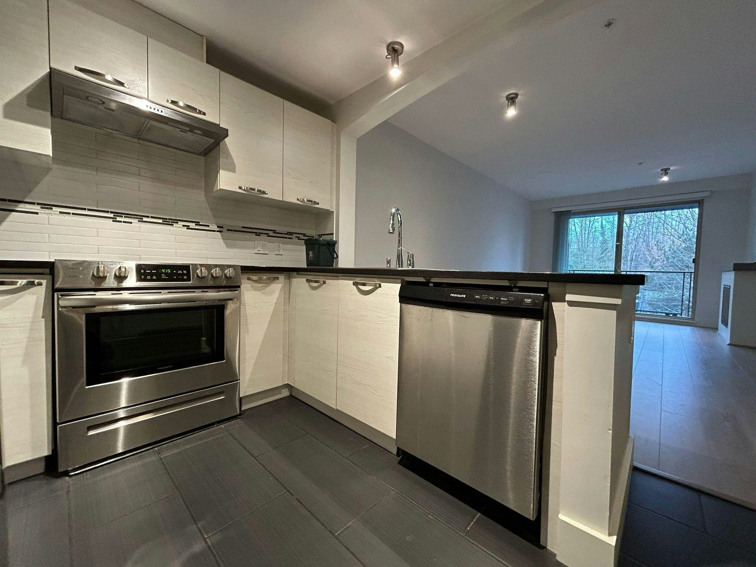 317-7488 Byrnepark Walk, Burnaby, BC, V3N 5C6 - 4