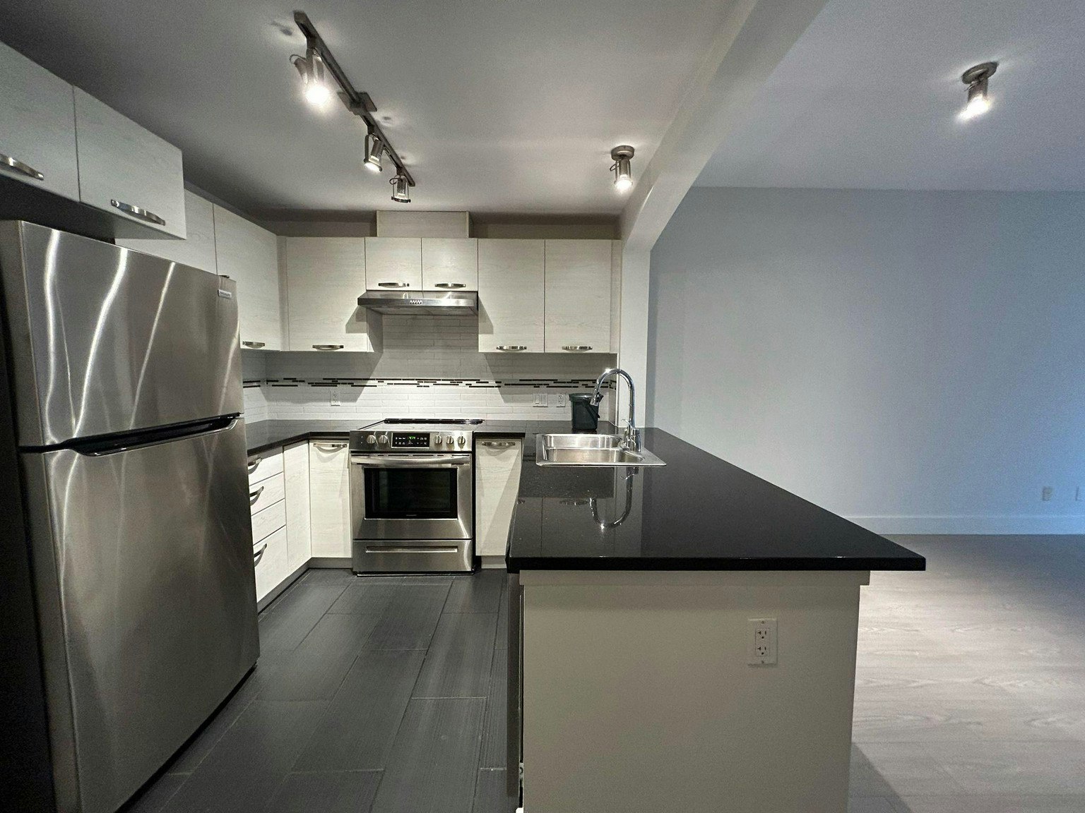 317-7488 Byrnepark Walk, Burnaby, BC, V3N 5C6 - 3