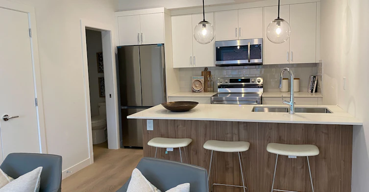 205 9a Street Northeast, Calgary, AB, T2E 4K8